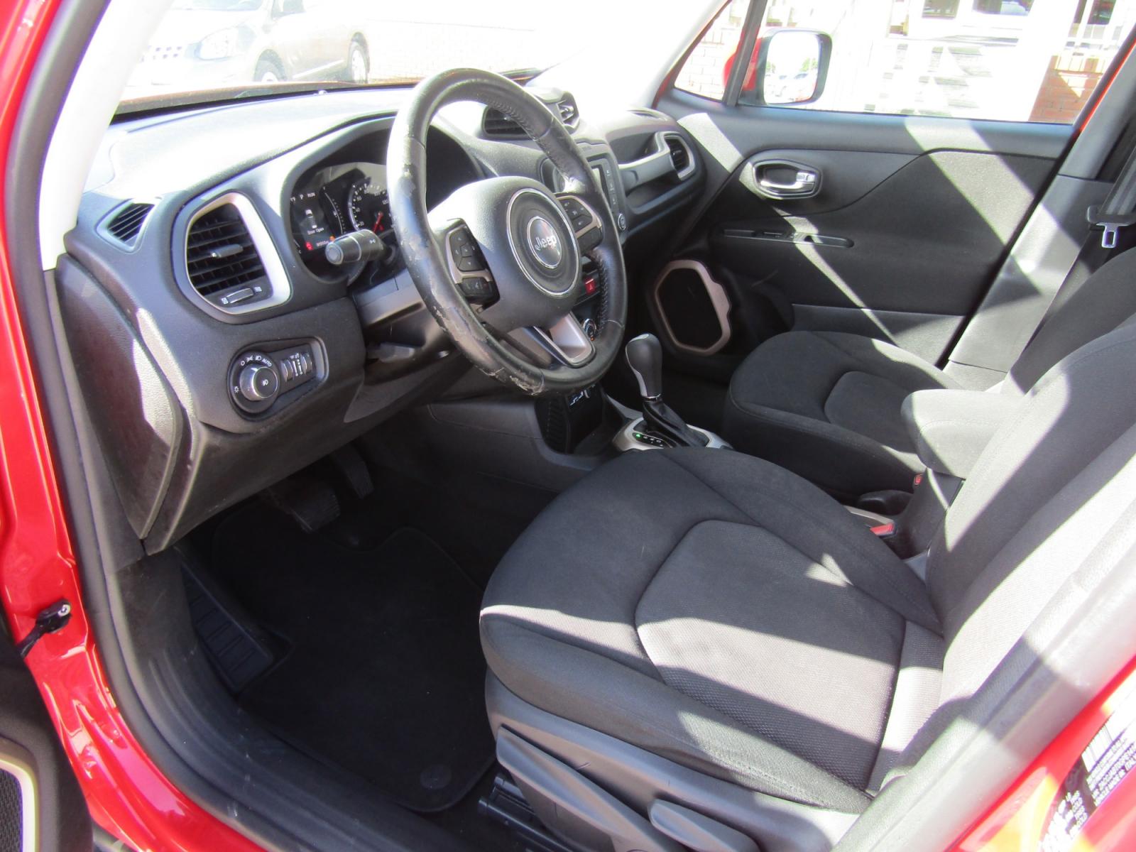 2016 Red /Gray Jeep Renegade Latitude FWD (ZACCJABT0GP) with an 2.4L L4 DOHC 16V engine, Automatic transmission, located at 15016 S Hwy 231, Midland City, AL, 36350, (334) 983-3001, 31.306210, -85.495277 - Photo #4